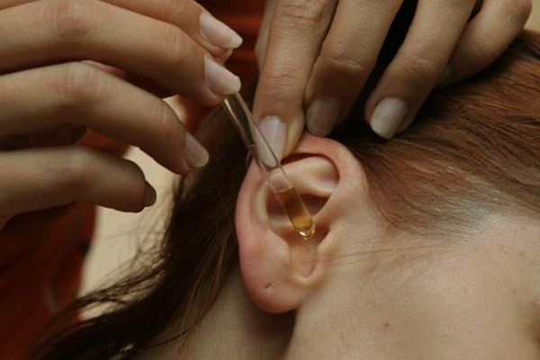 Лечение ушного клеща отличается от отита