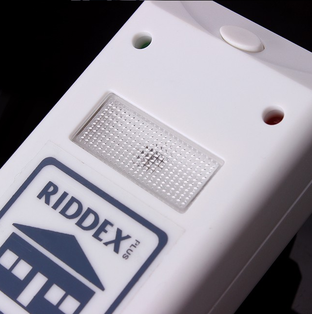 Электромагнитный отпугиватель грызунов и насекомых Riddex Plus (Pest Repeller)
