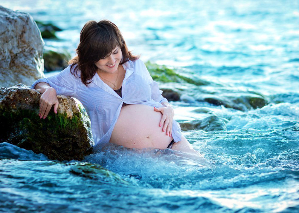 Можно ли плавать во время беременности?