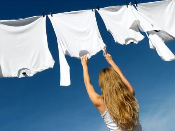Проветривание одежды летом устранит вредителей