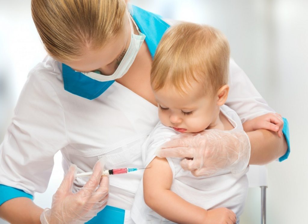 Почему у ребенка после прививки поднялась температура?