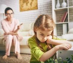 Токсичные родители: типы, как с ними жить и бороться?