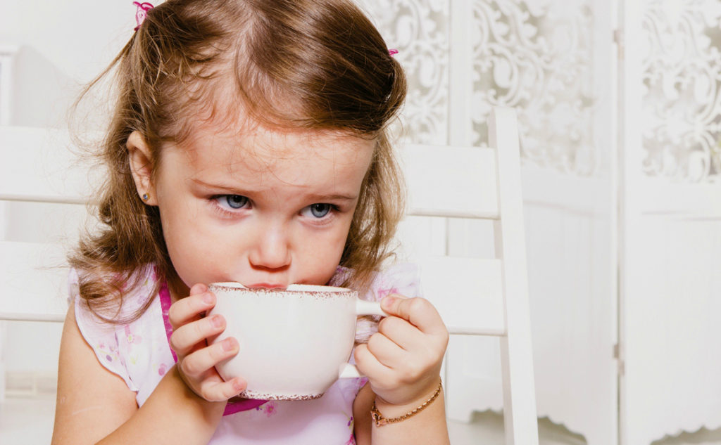 Почему у ребёнка возникает плохой запах изо рта: причины и лечение