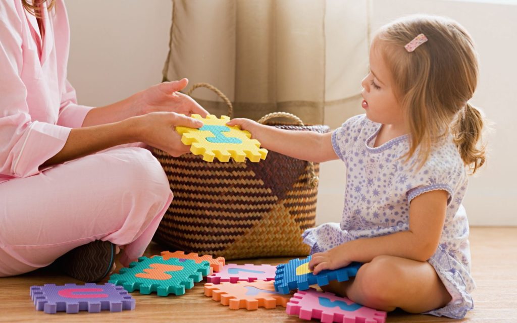 Какие игрушки нужны ребенку от года?