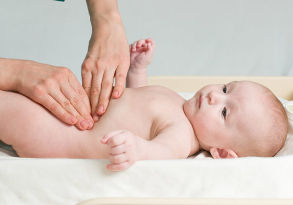 Как помочь новорожденному и грудному ребенку при запоре. Причины и лечение