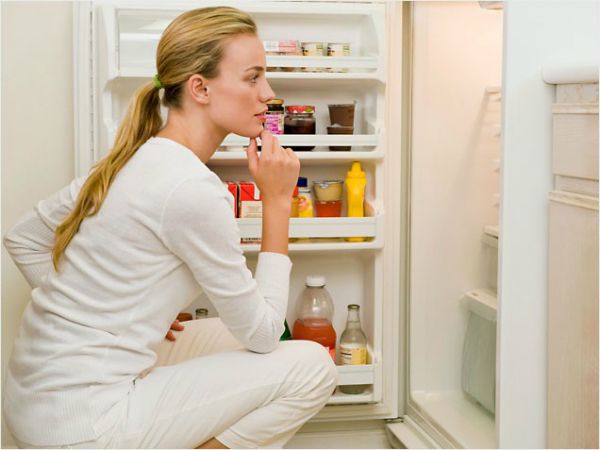 Для начала нужно понять причину и разморозить холодильник