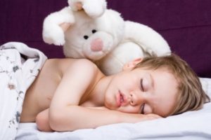 Совместный сон: как отучить ребенка спать с мамой?