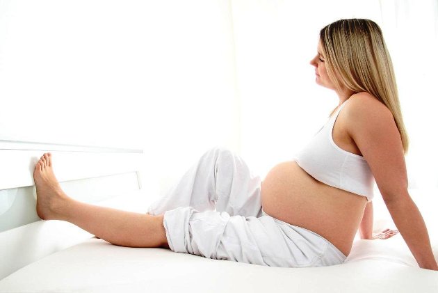 Чем опасны отеки во время беременности? Причины и лечение.
